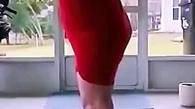 Hot Mature Mom MOMMAVEE Visits Step Cousin For Naked Yoga