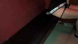 Casal Bi Novinhos Chupando e Fodendo com Desconhecidos no Glory Hole