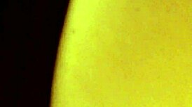 嘿，来看我和人妻换妻玩，被朋友拍下来！