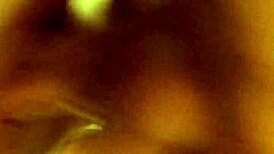 嘿，来看我和人妻换妻玩，被朋友拍下来！