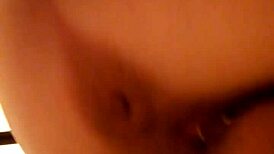 嘿，来看我和人妻换妻玩，被朋友拍下来！