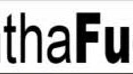 Samantha Saint films her nude morning masturbation at home.