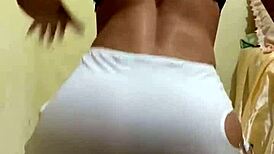 操短裙卷发骚妹干到射精业余实录