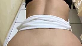 操短裙卷发骚妹干到射精业余实录