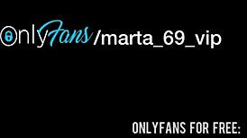 Closeup babe squirting from purple dildo?