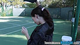 业余年轻女同派对互扣互舔😏