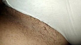 Me masturbo hasta que acabo en un explosivo orgasmo. Mi cuerpo tiembla con cada squirt.