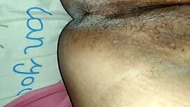 Me masturbo hasta que acabo en un explosivo orgasmo. Mi cuerpo tiembla con cada squirt.