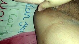 Me masturbo hasta que acabo en un explosivo orgasmo. Mi cuerpo tiembla con cada squirt.