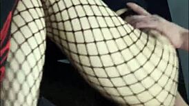 说服年轻表妹操逼看那翘臀太赞