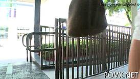 勃起的鸡巴在粗暴游戏中猛插剃毛少女18+的阴道