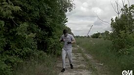 妈的，裸体拳击手汗湿锻炼硬屌流前列腺液！