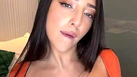 Lis Safadinha网络摄像头秀自然大奶给粉丝