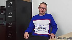 18岁直男首次探索男同性爱