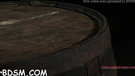 鞭打SM裸女弯腰硬核后入式动作