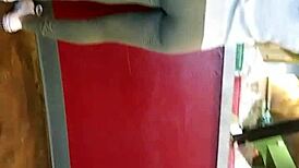 紧身裤隐藏翘臀偷拍实录