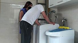 casada provoca tecnico abrindo roupao completo no red e no sheer