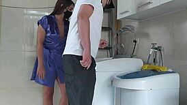 casada provoca tecnico abrindo roupao completo no red e no sheer