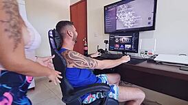 Minha namorada seduced me with her big brazilian ass during the game.