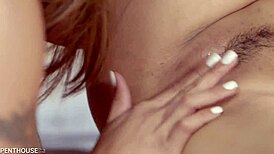 安吉丽娜钟舔凯拉尼雷骚穴技术超棒