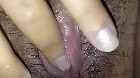 siririca gostosinha indulges in a solo masturbation session