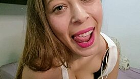 Latina blonde twerks big ass on usa webcam.