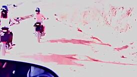 Duas gostosas nuas andando de moto nuas!