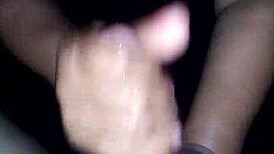 Una rica masturbada con handjob intenso