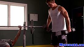 帅气运动员被狂吸和硬操