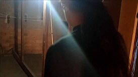 fodendo a mulher do corno na construção, hein?