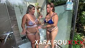 我在户外淋浴操婆婆差点被抓哈哈