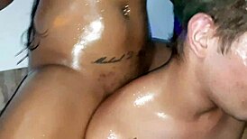 Ester gets all oily and gives an erotic massage 😘