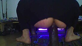 Amateur Trains Her Ass With Toys For Fitness