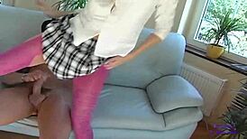 18+嫩妹老板家户外肛交趴体