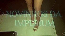 Novinha Offers Pussy At Glory Holes