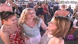 girl flashing tits and pussy at cancun club party 😏