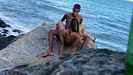 Comendo Ela Pela Primeira Vez No Ar Livre! Novinha Safada Na Praia Completo No Red!