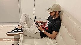 Me pruebo una lencería sensual delante de mi hermanastro parte 1