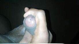 直男帅哥朋友为gay哥们秀肌肉射精，女友不在家