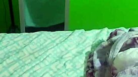 Flaca puta folla sin condón a su hermanastro 😈