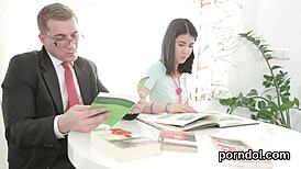 性感妹被老教师挑逗猛干硬核真实