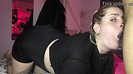 Me atraganté con la verga de mi vecino en cuatro