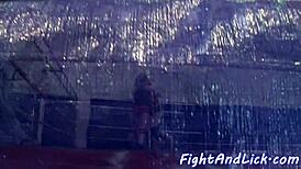 业余美女激烈摔跤后狂舔湿穴