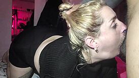 Me atraganté con la verga de mi vecino en cuatro