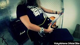 Hot Groupie Vicky Vette Blowjobs Until Cum on Tits