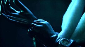 黑妞Lexi Amor展示黑翘臀