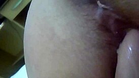 嘿看这热精射满她骚逼超性感😍