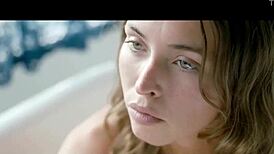 i masturabte to orgazm in bathtub