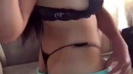 rica latina shaking her lindo trasero in sexy moves 😍