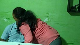 Una mamada por un aumento en el sueldo